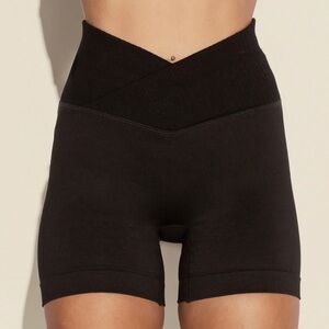 Popflex Crisscross Hourglass® Seamless Midi Shorts - Black - Extra Curveflex
